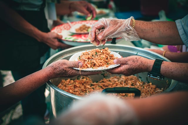 https://www.vecteezy.com/photo/44426704-volunteer-serving-food-to-the-homeless-in-the-community-charitable-donation-center-concept-of-free-food-assistance-service
