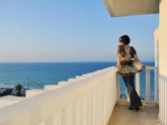 https://www.vecteezy.com/photo/31057456-woman-travel-fashion