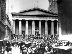 https://www.pennlive.com/business/2019/10/stock-market-crash-of-1929-left-people-hysterical-with-fear.html --------------- Uploaded a work by Associated Press from https://www.pennlive.com/business/2019/10/stock-market-crash-of-1929-left-people-hysterical-with-fear.html with UploadWizard