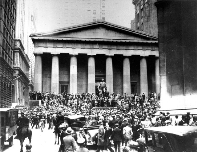 1929 Wall Street https://www.pennlive.com/business/2019/10/stock-market-crash-of-1929-left-people-hysterical-with-fear.html --------------- Uploaded a work by Associated Press from https://www.pennlive.com/business/2019/10/stock-market-crash-of-1929-left-people-hysterical-with-fear.html with UploadWizard