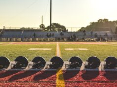 https://unsplash.com/photos/a-group-of-football-helmets-sitting-on-top-of-a-field-civXaE08gKE