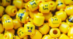 https://unsplash.com/photos/lego-minifig-head-toy-lot-v8pL84kvTTc