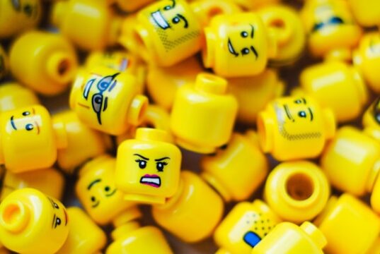 https://unsplash.com/photos/lego-minifig-head-toy-lot-v8pL84kvTTc
