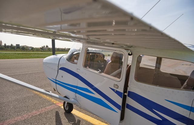https://www.vecteezy.com/photo/59327011-a-small-airplane-with-a-blue-and-white-paint-job