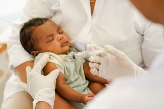 https://www.vecteezy.com/photo/13944117-close-up-of-the-hand-and-needle-doctor-holds-syringe-to-vaccinate-newborn-baby-one-month-old-with-injection-concept-clinic-pediatrician-health-check-vaccine-antivirus-for-infant