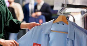 https://www.vecteezy.com/photo/47366526-close-up-of-unrecognizable-woman-shopper-looking-at-clothes-with-red-discount-tag-while-shopping-in-outlet-store-during-black-friday-female-customer-holding-shirt-making-purchases-in-sale-season