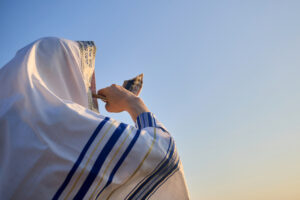 https://www.vecteezy.com/photo/49574227-jewish-man-blowing-the-shofar-rams-horn-on-rosh-hashanah-and-yom-kippur-day