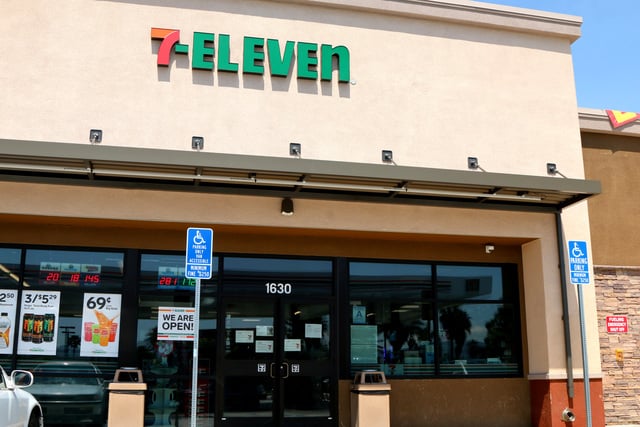 https://www.vecteezy.com/photo/13197276-los-angeles-apr-11-7-eleven-store-at-the-businesses-reacting-to-covid-19-at-the-hospitality-lane-on-april-11-2020-in-san-bernardino-ca