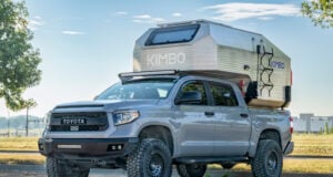 https://www.vecteezy.com/photo/52725984-loveland-co-usa-august-27-2023-kimbo-aluminum-camper-on-toyota-tacoma-truck