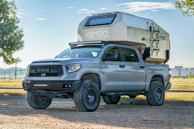 https://www.vecteezy.com/photo/52725984-loveland-co-usa-august-27-2023-kimbo-aluminum-camper-on-toyota-tacoma-truck