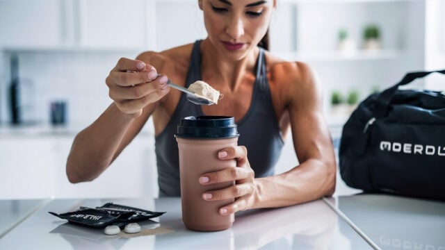 2115888 https://www.freepik.com/premium-ai-image/close-up-women-with-measuring-scoop-whey-protein-shaker-bottle-preparing-protein-shake_178176306.htm#fromView=search&page=1&position=22&uuid=0bf46e04-f4f0-4ac0-9431-e480b3531452&query=workout+protein+powders
