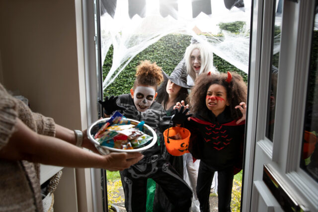 2149071261 https://www.freepik.com/free-photo/children-costumes-trick-treating-halloween_17623557.htm#fromView=search&page=1&position=30&uuid=d381ed27-e51b-4d29-bc5b-a5c54a70ad49&query=kids+outside+tr