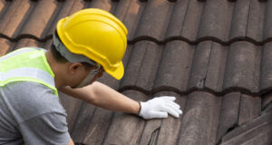 https://www.freepik.com/premium-photo/worker-rearing-roof_386441230.htm#fromView=search&page=1&position=19&uuid=d24fd275-90d3-4574-826a-22d25be02f55&query=oofing