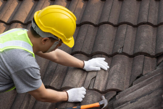 https://www.freepik.com/premium-photo/worker-rearing-roof_386441230.htm#fromView=search&page=1&position=19&uuid=d24fd275-90d3-4574-826a-22d25be02f55&query=oofing