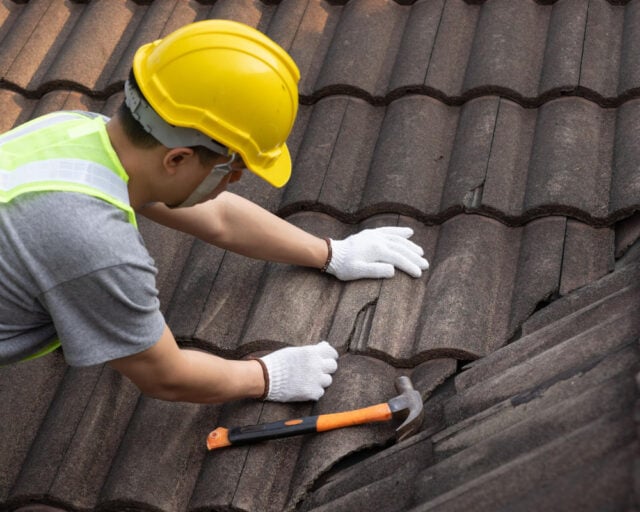 3954 https://www.freepik.com/premium-photo/worker-rearing-roof_386441230.htm#fromView=search&page=1&position=19&uuid=d24fd275-90d3-4574-826a-22d25be02f55&query=oofing