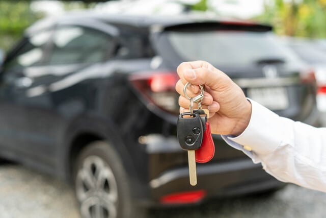 small-vecteezy_lease-rental-car-sell-buy-dealership-manager-send-car_17012323_small https://www.vecteezy.com/photo/17012323-lease-rental-car-sell-buy-dealership-manager-send-car-keys-to-the-new-owner-sales-loan-credit-financial-rent-vehicle-insurance-renting-seller-dealer-installment-car-care-business