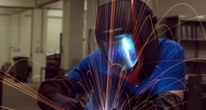 https://www.vecteezy.com/photo/31058736-professional-heavy-industry-welder-working-inside-factory-wears-helmet-and-starts-welding-selective-focus