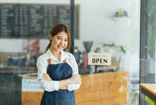 https://www.vecteezy.com/photo/7389695-smiling-waitress-or-cafe-business-owner-entrepreneur-looking-at-camera