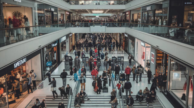 5675 https://www.freepik.com/premium-photo/crowd-people-are-gathered-shopping-mall_386943928.htm#fromView=search&page=1&position=25&uuid=14fb8962-d8e1-4520-b9d1-cbbdcea4c539&query=crowded+shopping+mall