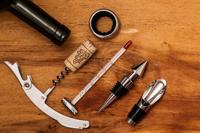 https://www.vecteezy.com/photo/16295441-different-wine-tools