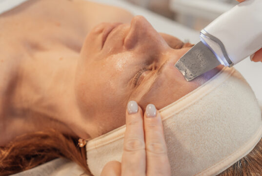 https://www.vecteezy.com/photo/71144447-woman-receiving-facial-treatment-with-skin-scrubber