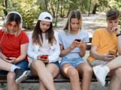 https://www.freepik.com/free-photo/medium-shot-group-friends-phones_10175408.htm#fromView=search&page=1&position=0&uuid=84d81f2a-a44a-48b2-9811-dcd3446b1a14&query=teen+social+media