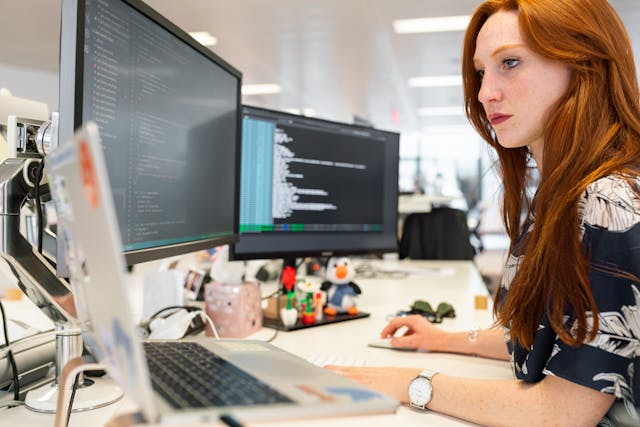 https://www.pexels.com/photo/woman-coding-on-computer-3861958/