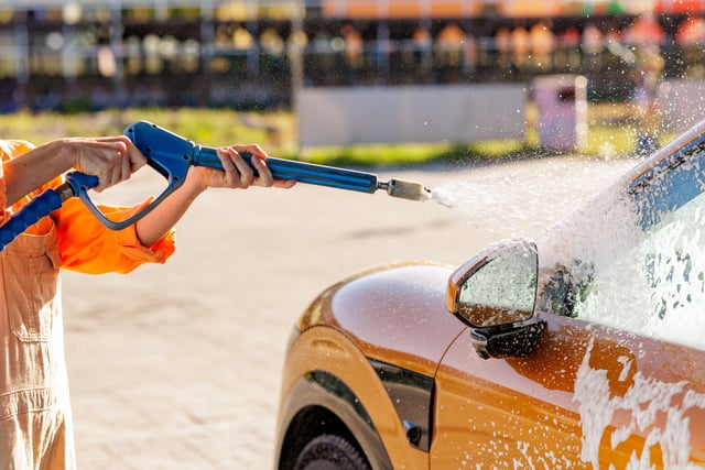 https://www.vecteezy.com/photo/73470468-close-up-pressure-washer-spraying-foam-on-car-at-self-service-car-wash