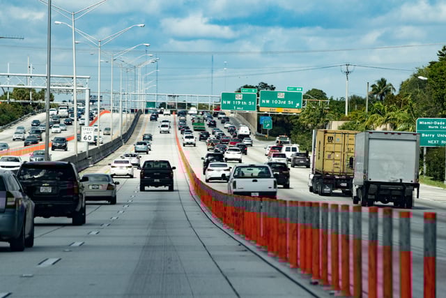 https://www.vecteezy.com/photo/20224098-miami-usa-february-7-2017-florida-congested-highways