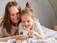 https://www.vecteezy.com/photo/74060086-smiling-mother-and-adorable-daughter-using-phone-relaxing-on-bed-at-home-curious-little-girl-child-with-mum-looking-at-smartphone-screen-browsing-apps