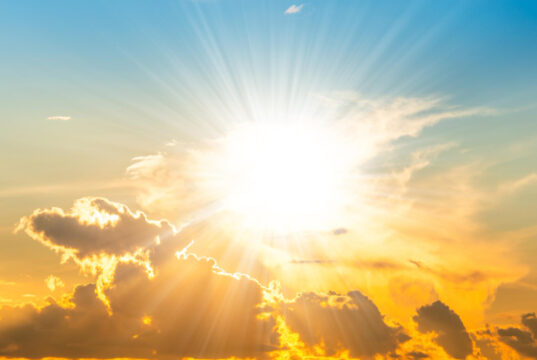 Showers linger Thursday and Monday, but South Florida enjoys a beautiful, sunny, and warm weekend with low 80s.
