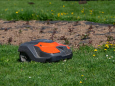 https://www.freepik.com/premium-photo/autonomous-lawn-mower-green-grass-sunny-park-day_276904243.htm#fromView=search&page=1&position=5&uuid=f4a2d32d-ba0c-452f-912c-f2627217aae7&query=robot+mower