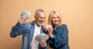 https://www.freepik.com/premium-photo/wealthy-rich-happy-elderly-couple-with-cash-money-piggy-bank_59490877.htm#fromView=image_search&page=2&position=18&uuid=08c60cd0-bf66-499a-8420-c83b0ed14875&query=smart+money