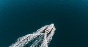 https://unsplash.com/photos/white-boat-7bXa8ZYiVNw