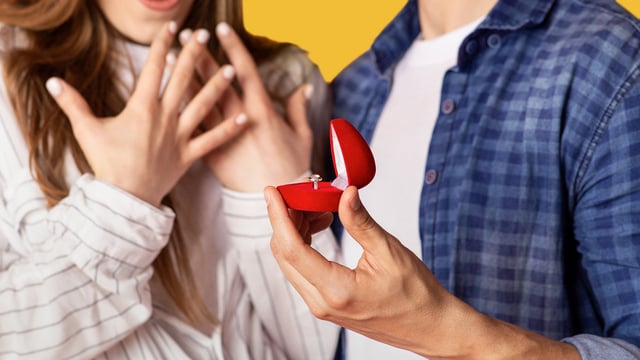 Focus on box with ring in strong man hand and excited gestures of happy and surprised woman https://www.vecteezy.com/photo/52354219-marriage-proposal-and-people-emotions-focus-on-box-with-ring-in-strong-man-hand-and-excited-gestures-of-happy-and-surprised-woman-isolated-on-yellow-background-studio-shot-close-up-cropped