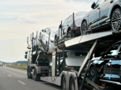 https://www.freepik.com/premium-photo/twolevel-car-hauler-with-new-suvs_381206546.htm#fromView=search&page=1&position=9&uuid=7938716f-ab1d-44c1-843b-f089f577f82e&query=car+hauler