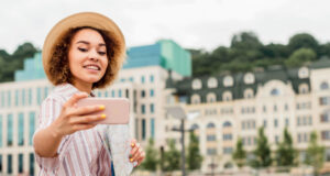 https://www.freepik.com/free-photo/woman-taking-selfie-nice-building_9510635.htm#fromView=search&page=1&position=7&uuid=1e69a570-9282-4e25-b5cd-2da5b4dfb280&query=traveler+abroad+cellphone