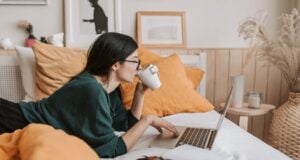 https://www.pexels.com/photo/woman-using-laptop-and-drinking-beverage-in-bed-4050415/