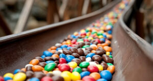 https://www.vecteezy.com/photo/60534220-a-long-wooden-slide-with-many-colorful-candy-balls