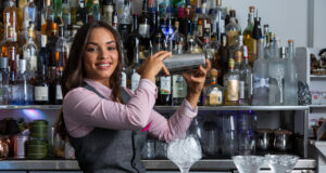 https://www.vecteezy.com/photo/6668947-cheerful-female-bartender-with-shaker-preparing-cocktail