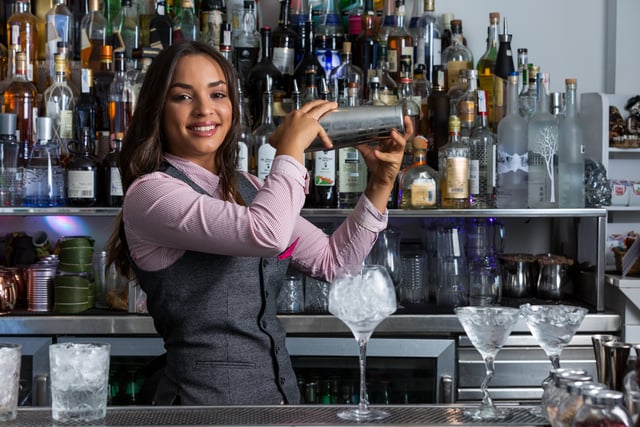 https://www.vecteezy.com/photo/6668947-cheerful-female-bartender-with-shaker-preparing-cocktail