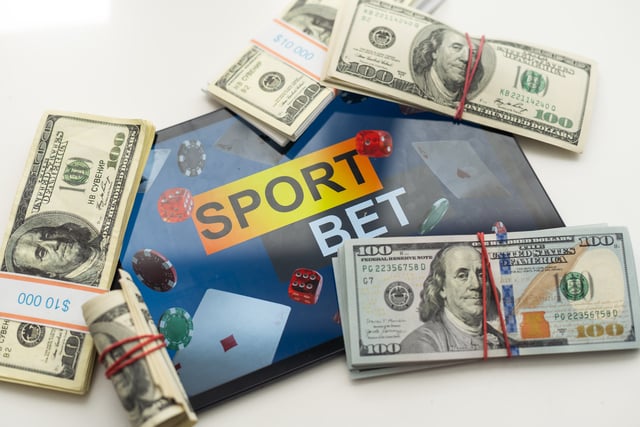 https://www.vecteezy.com/photo/45740316-tablet-pc-with-app-for-sport-bets-on-top-of-stacks-of-banknotes-white-background-concept-of-online-bets-3d-render