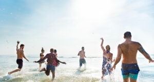 https://www.freepik.com/free-photo/friends-running-water_3001110.htm#fromView=search&page=1&position=18&uuid=3664c5cf-63f4-491b-b77f-7cec106d9798&query=people+at+the+beach