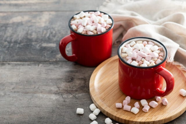 https://www.magnific.com/free-photo/cozy-hot-chocolate-mugs-with-marshmallows-wooden-table_422876948.htm#fromView=search&page=1&position=11&uuid=485589b8-3a96-4789-b71a-1d0eff6908e1&query=hot+choclate+with+marshmellows