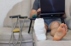 https://www.freepik.com/premium-photo/man-is-lying-sofa-works-computer-with-bandage-leg_28783012.htm#fromView=image_search&page=1&position=37&uuid=19a28d40-4d48-48a8-b082-015b57a4a69c