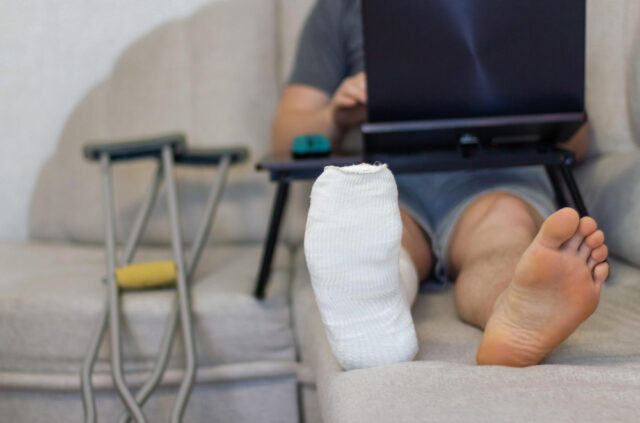 https://www.freepik.com/premium-photo/man-is-lying-sofa-works-computer-with-bandage-leg_28783012.htm#fromView=image_search&page=1&position=37&uuid=19a28d40-4d48-48a8-b082-015b57a4a69c