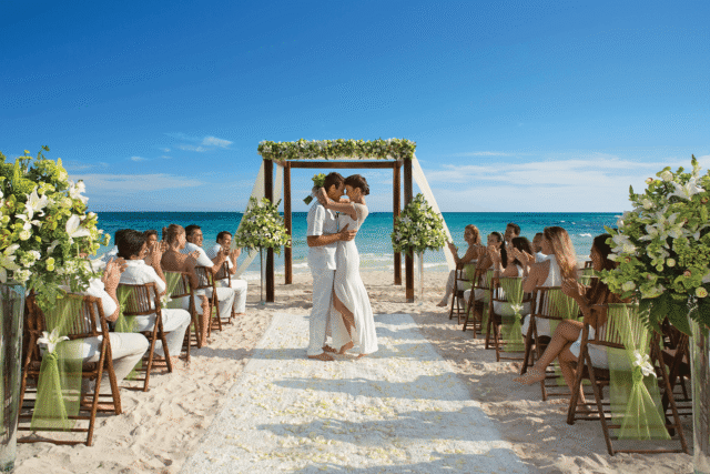 shows-a-real-ceremony-or-reception-setup-at-dreams-riviera-c-1775501777422