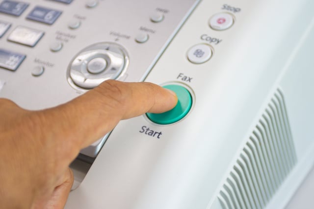 The fax machine for Sending documents in the office https://www.vecteezy.com/photo/9263620-the-fax-machine-for-sending-documents-in-the-office