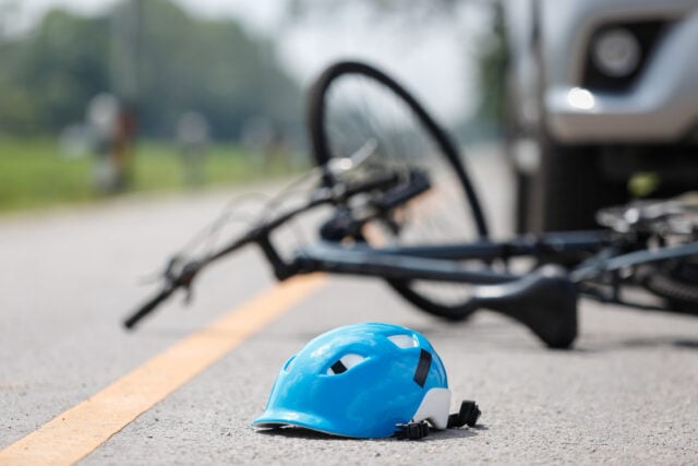 https://www.magnific.com/premium-photo/accident-car-crash-with-bicycle-road_16720940.htm#fromView=search&page=1&position=22&uuid=55b36a36-93b5-4c43-8728-412ce863f814&query=bicycle+accident