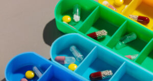 https://www.magnific.com/premium-photo/bright-multicolored-pill-boxes-with-medicines-gray-background_58489428.htm#fromView=search&page=1&position=23&uuid=1009c8cd-7571-456a-976e-85c76f738bcd&query=pill+boxes
